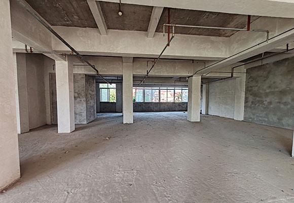 江陽(yáng)區(qū)況場(chǎng)鎮(zhèn)（佳鴻首創(chuàng)銘都）營(yíng)業(yè)房和車(chē)位整體拍賣(mài)